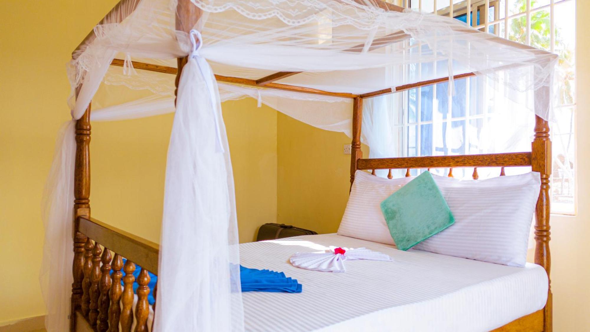 Sands Inn Hotel Pwani Mchangani Exterior photo