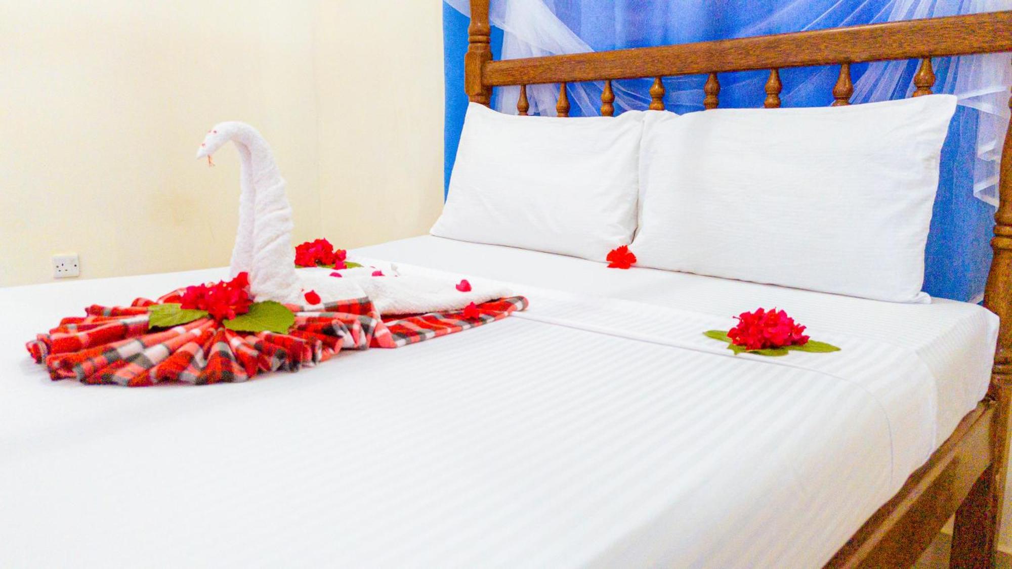 Sands Inn Hotel Pwani Mchangani Exterior photo